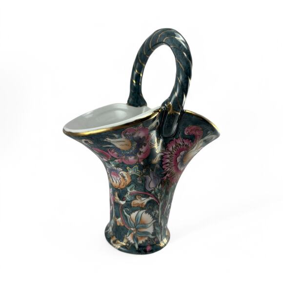 Vintage Hand-Painted Porcelain Basket Vase – Floral Gilt Design, Made in China - Picture 6 of 10